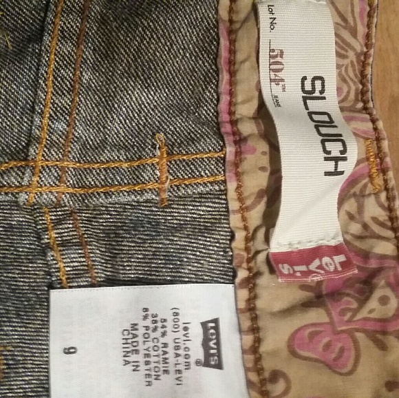 Levi Shorts - Picture 2 of 3